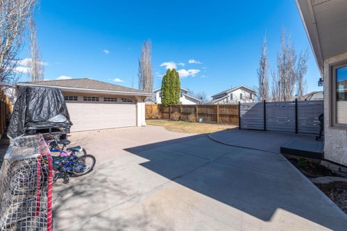4005 60Th Avenue, Lloydminster, AB - Outdoor