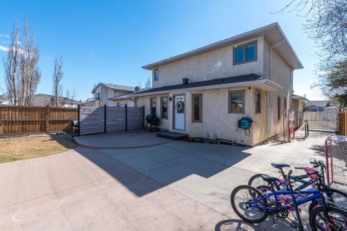 4005 60Th Avenue, Lloydminster, AB - Outdoor