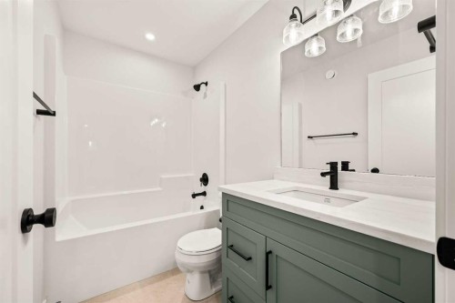 6021 20 Street, Lloydminster, AB - Indoor Photo Showing Bathroom