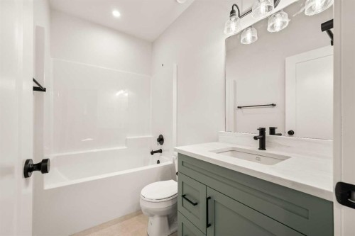 6021 20 Street, Lloydminster, AB - Indoor Photo Showing Bathroom