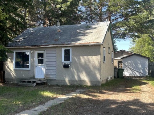 3206 49 Avenue, Lloydminster, SK - Outdoor