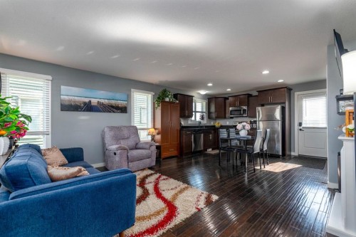 Unit 7-3390 72 Avenue, Lloydminster, AB - Indoor Photo Showing Living Room