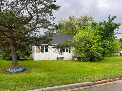 5402 50 Street, Lloydminster, AB 