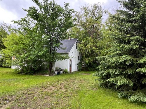 5402 50 Street, Lloydminster, AB 