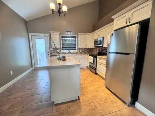 5317 16, Lloydminster, AB 
