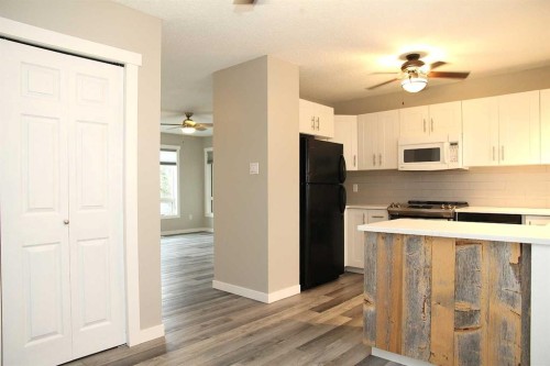 5224 23 Street, Lloydminster, AB - Indoor Photo Showing Kitchen
