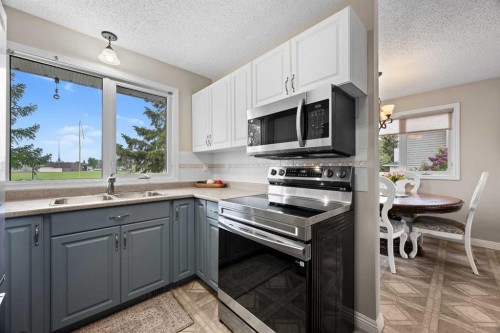 5609 35 Street, Lloydminster, AB - Indoor Photo Showing Kitchen With Double Sink