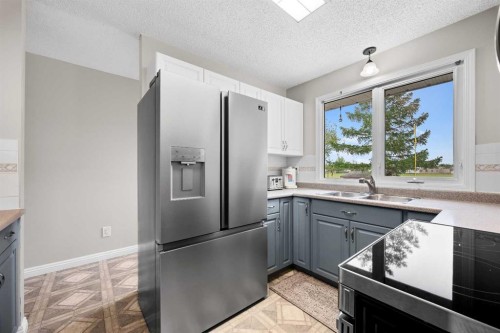 5609 35 Street, Lloydminster, AB - Indoor Photo Showing Kitchen With Double Sink
