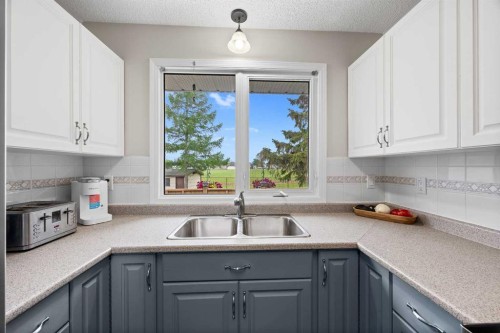 5609 35 Street, Lloydminster, AB - Indoor Photo Showing Kitchen With Double Sink
