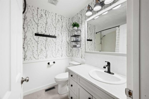 5609 35 Street, Lloydminster, AB - Indoor Photo Showing Bathroom