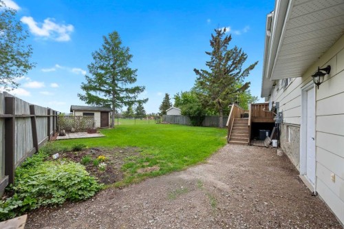 5609 35 Street, Lloydminster, AB - Outdoor