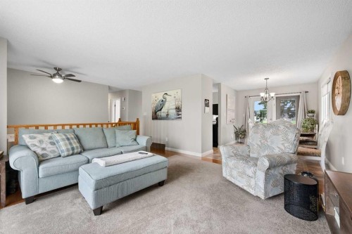 5609 35 Street, Lloydminster, AB - Indoor Photo Showing Living Room