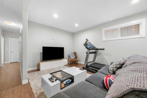 6015 18 Street, Lloydminster, AB - Indoor