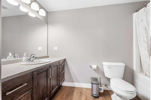 6015 18 Street, Lloydminster, AB - Indoor Photo Showing Bathroom