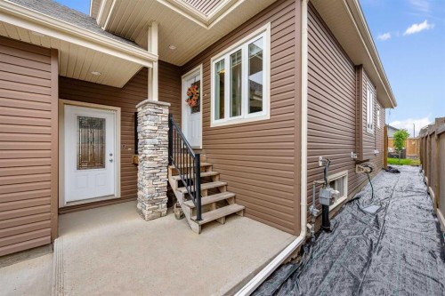 6015 18 Street, Lloydminster, AB - Outdoor