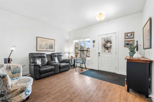 6015 18 Street, Lloydminster, AB - Indoor Photo Showing Living Room