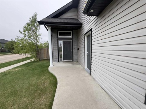 5221 15 Street, Lloydminster, AB 