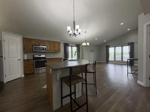5221 15 Street, Lloydminster, AB 