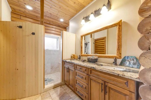 16 Lakeview Drive, Lac Des Iles, SK 