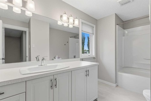 5613 37 Street, Lloydminster, AB 