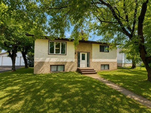 816 15 Street  Wainwright, AB T9W 1E6