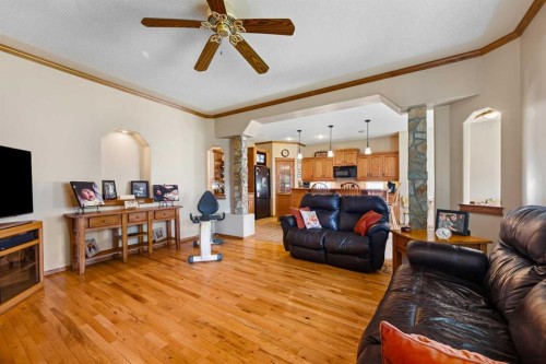 2204 59A Avenue Close, Lloydminster, AB - Indoor Photo Showing Living Room