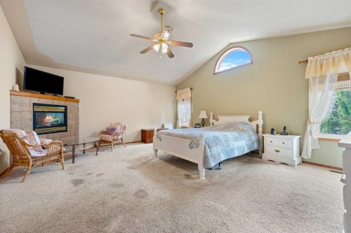 2204 59A Avenue Close, Lloydminster, AB - Indoor Photo Showing Bedroom