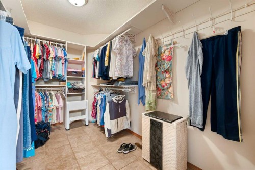 2204 59A Avenue Close, Lloydminster, AB - Indoor With Storage