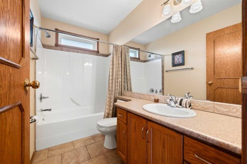 2204 59A Avenue Close, Lloydminster, AB - Indoor Photo Showing Bathroom