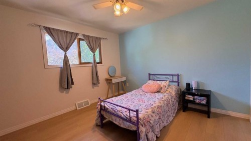 922 5 Avenue, Wainwright, AB 