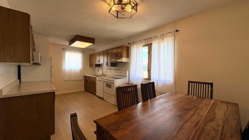 922 5 Avenue, Wainwright, AB 