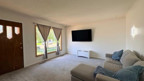 922 5 Avenue, Wainwright, AB 