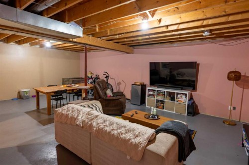 1022 10 Avenue, Wainwright, AB 