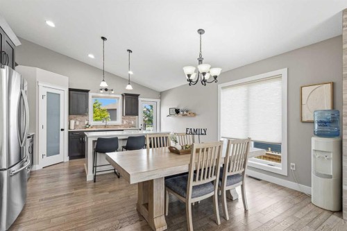 33-2715 73 Avenue, Lloydminster, AB - Indoor Photo Showing Dining Room