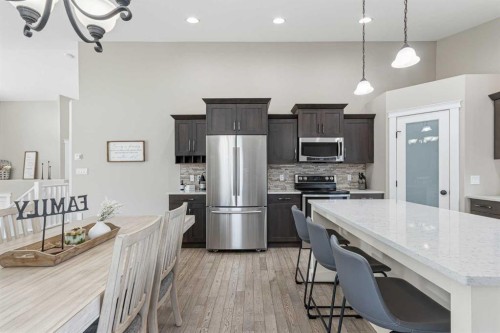33-2715 73 Avenue, Lloydminster, AB - Indoor Photo Showing Kitchen With Upgraded Kitchen