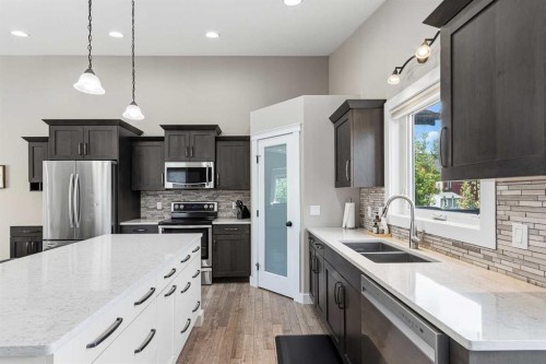 33-2715 73 Avenue, Lloydminster, AB - Indoor Photo Showing Kitchen With Double Sink With Upgraded Kitchen