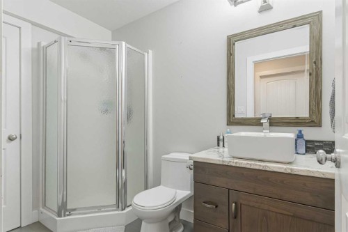 33-2715 73 Avenue, Lloydminster, AB - Indoor Photo Showing Bathroom