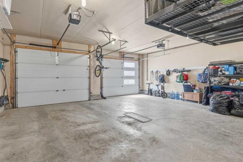 33-2715 73 Avenue, Lloydminster, AB - Indoor Photo Showing Garage