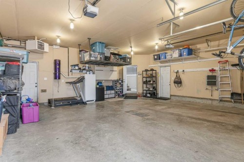 33-2715 73 Avenue, Lloydminster, AB - Indoor Photo Showing Garage