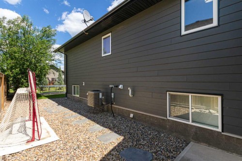 33-2715 73 Avenue, Lloydminster, AB - Outdoor With Exterior