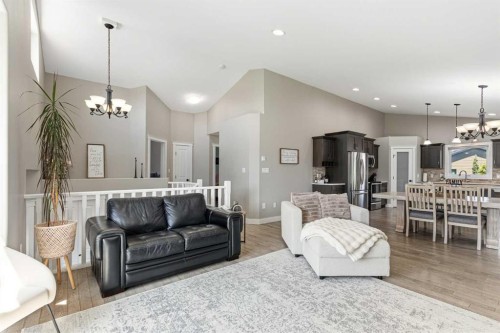 33-2715 73 Avenue, Lloydminster, AB - Indoor Photo Showing Living Room