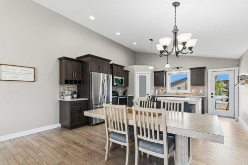 33-2715 73 Avenue, Lloydminster, AB - Indoor Photo Showing Dining Room