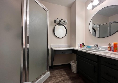 1005 15 Street, Wainwright, AB - Indoor Photo Showing Bathroom