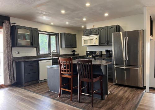 1005 15 Street, Wainwright, AB - Indoor Photo Showing Kitchen