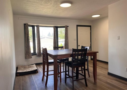 1005 15 Street, Wainwright, AB - Indoor Photo Showing Dining Room