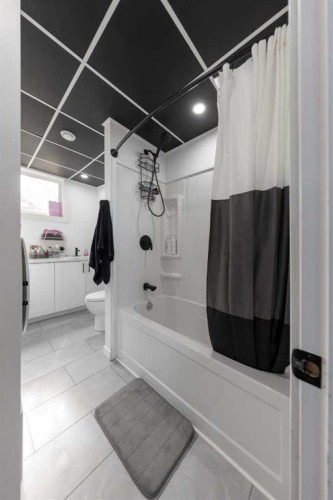 307 7 Avenue, Paradise Hill, SK - Indoor Photo Showing Bathroom