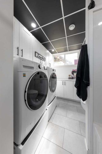 307 7 Avenue, Paradise Hill, SK - Indoor Photo Showing Laundry Room