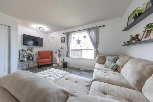 307 7 Avenue, Paradise Hill, SK - Indoor Photo Showing Living Room