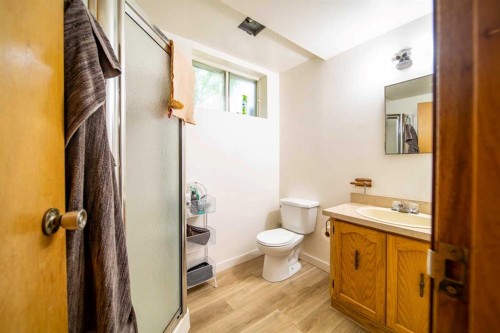 4911 51 Street, Czar, AB - Indoor Photo Showing Bathroom