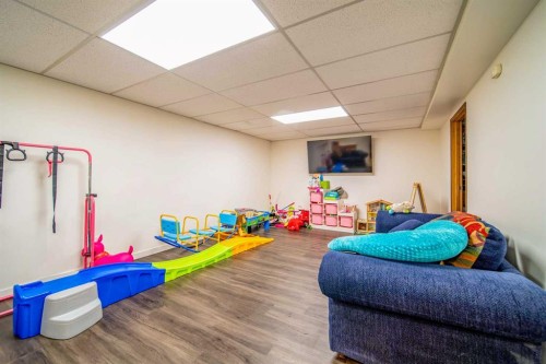 4911 51 Street, Czar, AB - Indoor